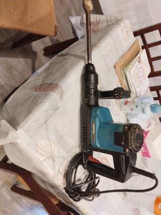 Taladro y Martillo Makita HR4000C