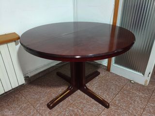 Mesa redonda de madera
