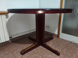 Mesa redonda de madera