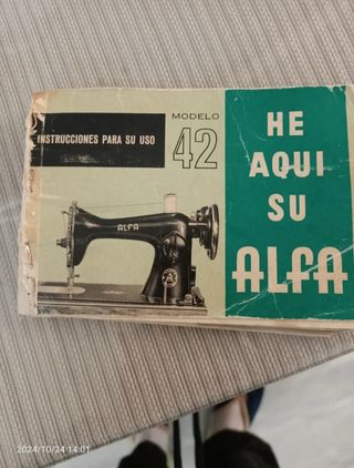 Máquina de coser Alfa antigua