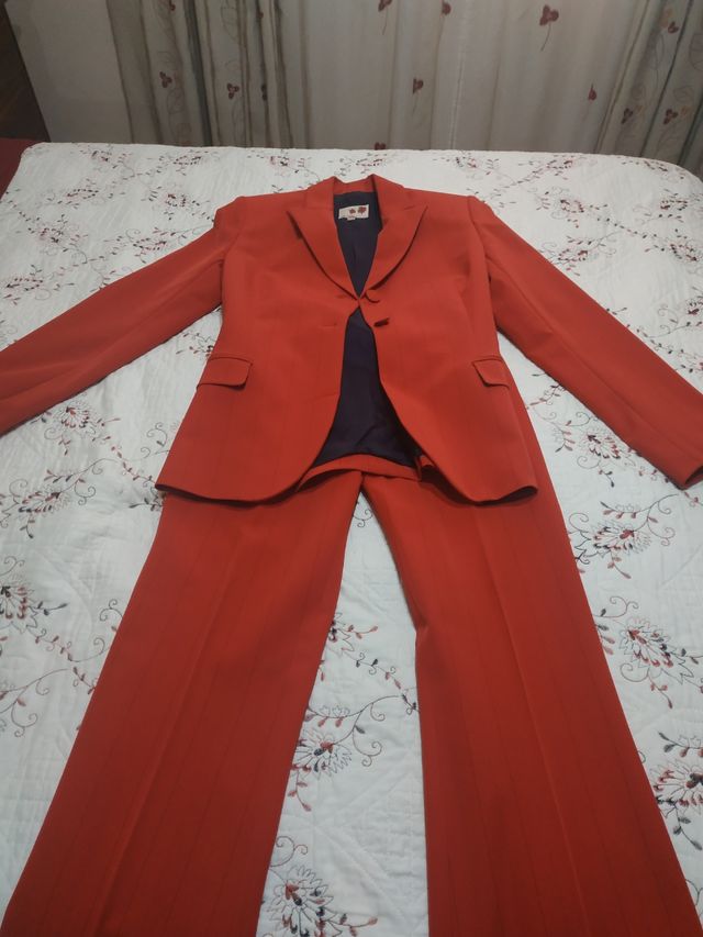 Traje de chaqueta elegante rojo