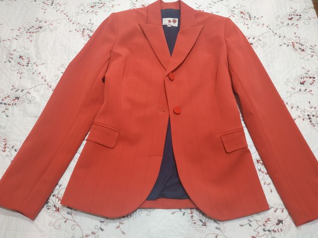 Traje de chaqueta elegante rojo