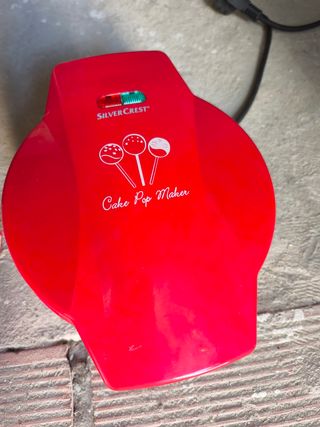 Máquina para hacer cake pops roja