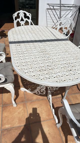 Mesa y 6 Sillas de Metal Blancas