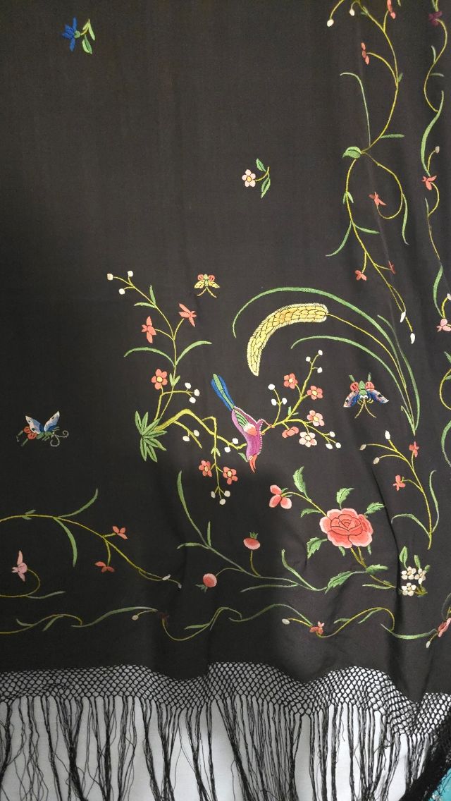 Mantón de manila antiguo ala de mosca bordado 4 es