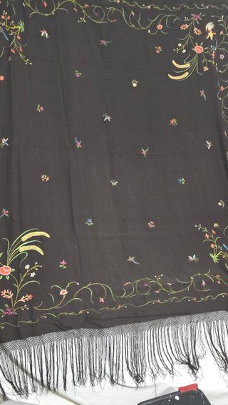 Mantón de manila antiguo ala de mosca bordado 4 es