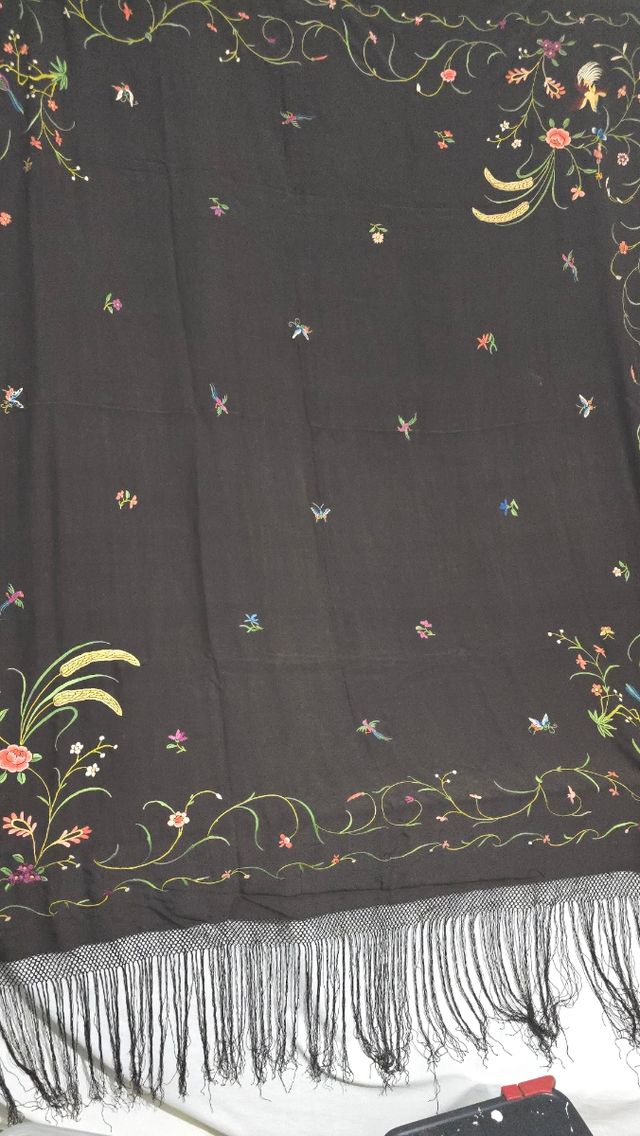 Mantón de manila antiguo ala de mosca bordado 4 es