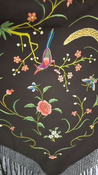 Mantón de manila antiguo ala de mosca bordado 4 es