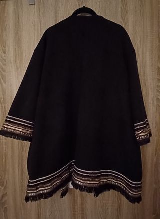 Chaqueta tipo levita de ante en color negro
