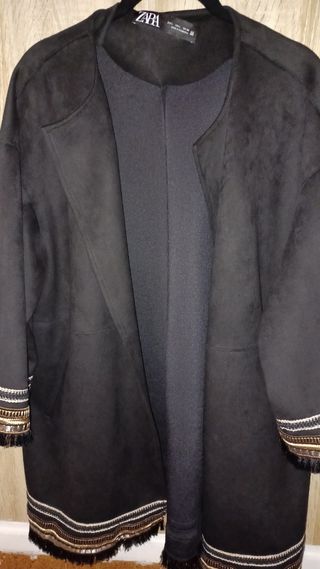 Chaqueta tipo levita de ante en color negro