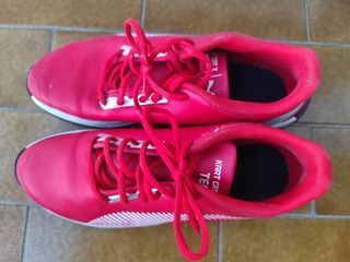 Zapatillas Ferrari Niño Talla 40.5
Dos puestas