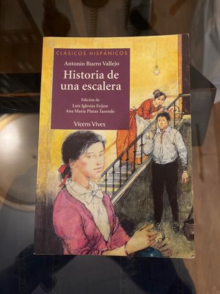 Historia De Una Escalera (Clásicos Hispánicos /...