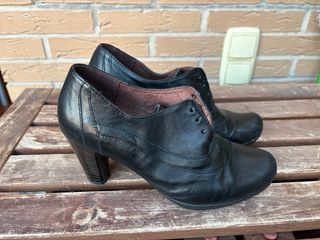 Zapatos de piel con tacón negros