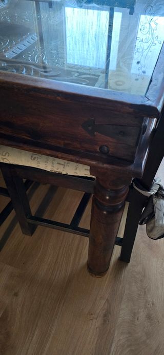 Mesa de centro madera maciza con detalles dorados