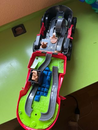 Coche Spiderman con circuito interior