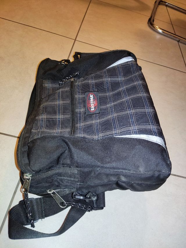 Borsa tracolla Eastpak nera a quadri
