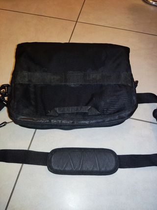 Borsa tracolla Eastpak nera a quadri