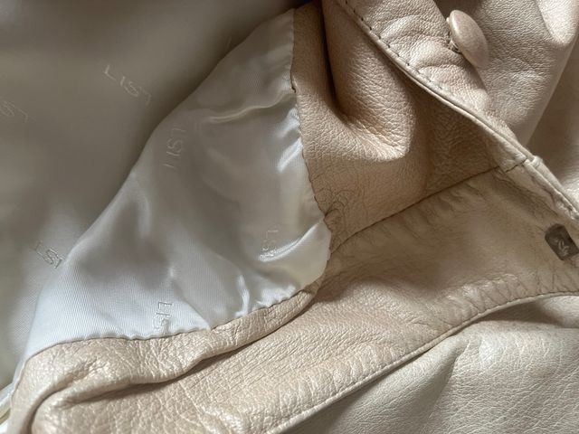 Chaqueta de cuero beige