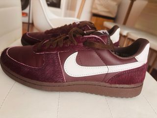 Zapatillas Nike granates , recién compradas. 