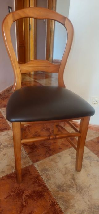 Conjunto mesa y 4 sillas madera