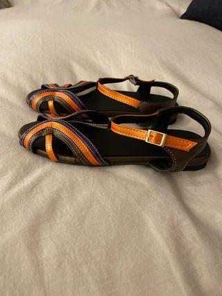 Sandalias T-Strap Marrón, Naranja y Morado