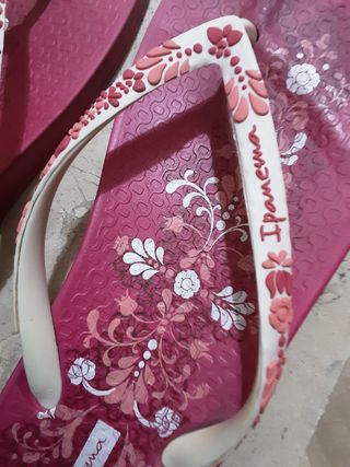 Chanclas Ipanema 40, goma, regalo otras 38, Esmara