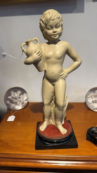 Figura niño con cántaro