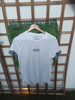 Camiseta Bershka Blanca Facts