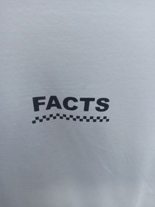 Camiseta Bershka Blanca Facts