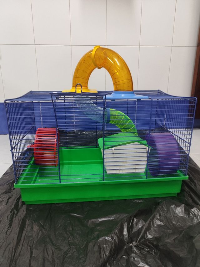 Jaula para hámster con accesorios