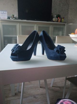 Zapatos de tacón azul