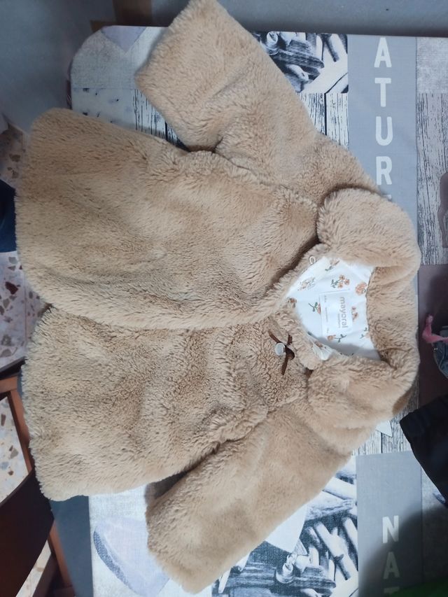 Abrigo niña Mayoral beige de pelito 