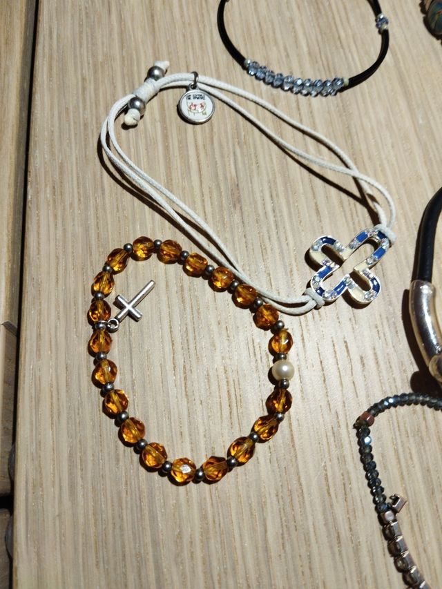 Conjunto de várias pulseiras