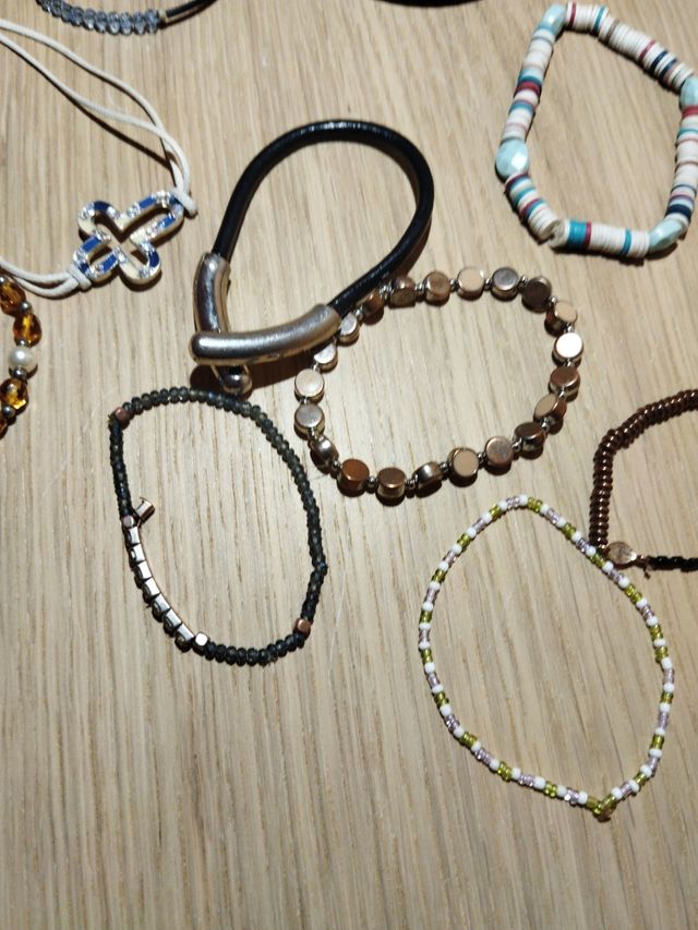 Conjunto de várias pulseiras