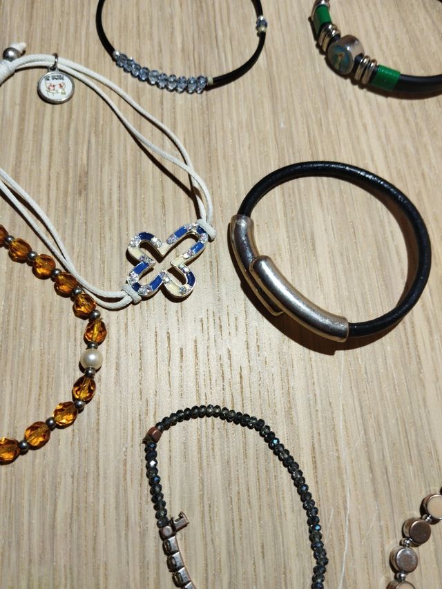 Conjunto de várias pulseiras