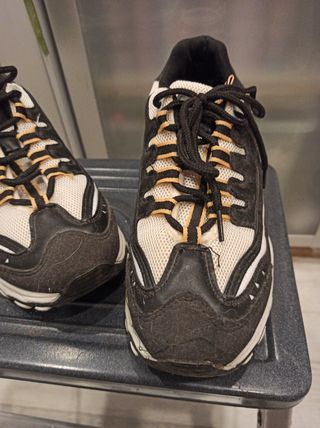 Zapatillas Wamba negras y blancas 
Talla 41