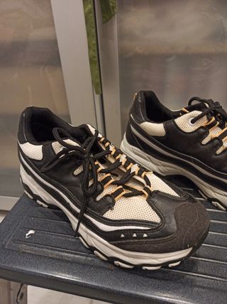 Zapatillas Wamba negras y blancas 
Talla 41