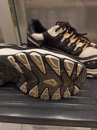 Zapatillas Wamba negras y blancas 
Talla 41