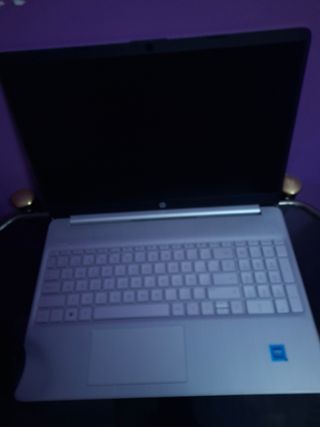 Ordenador portátil HP plateado
