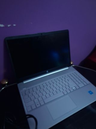 Ordenador portátil HP plateado