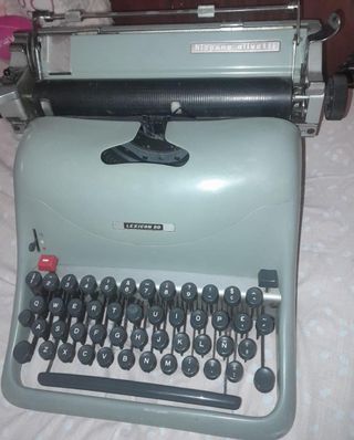 Máquina de escribir Olivetti Lexicon 80