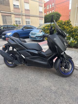 Yamaha XMAX Negra