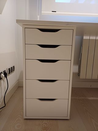 Escritorio blanco para estudio o despacho