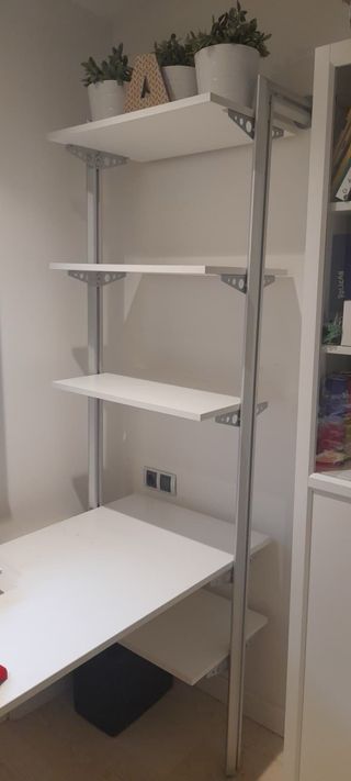 Escritorio blanco para estudio o despacho
