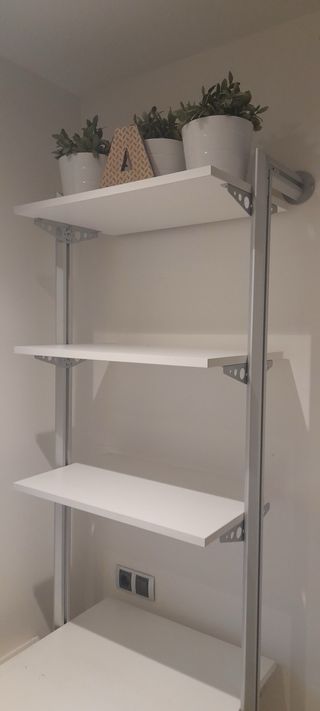Escritorio blanco para estudio o despacho