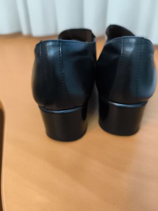 Zapatos de piel de vestir negros para mujer