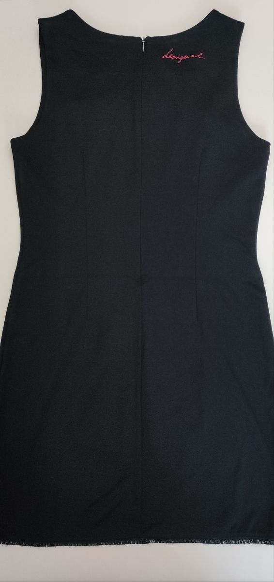 Vestido Negro con Estampado Geométrico Desigual