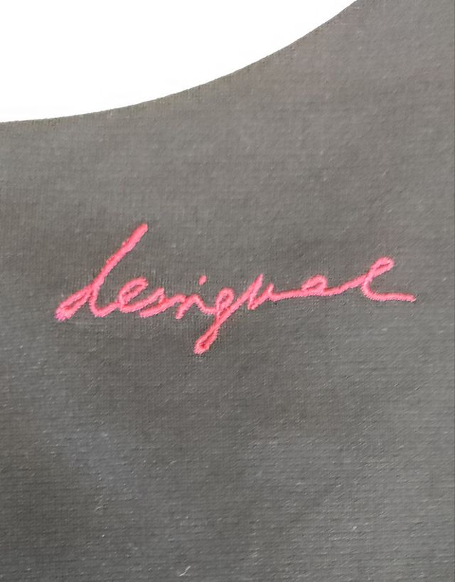 Vestido Negro con Estampado Geométrico Desigual