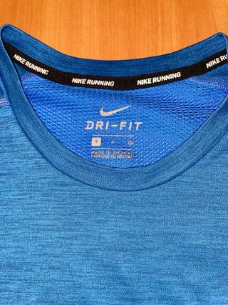 Camiseta deportiva Nike azul