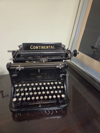 Máquina de escribir Continental antigua